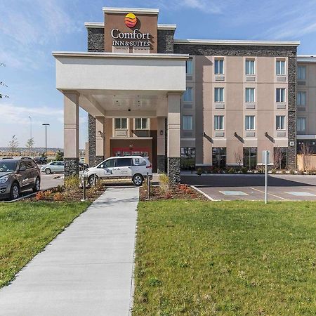 Comfort Inn & Suites Airport North Calgary Bagian luar foto