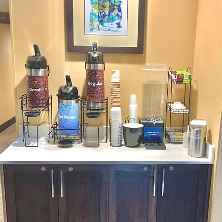 Comfort Inn & Suites Airport North Calgary Bagian luar foto