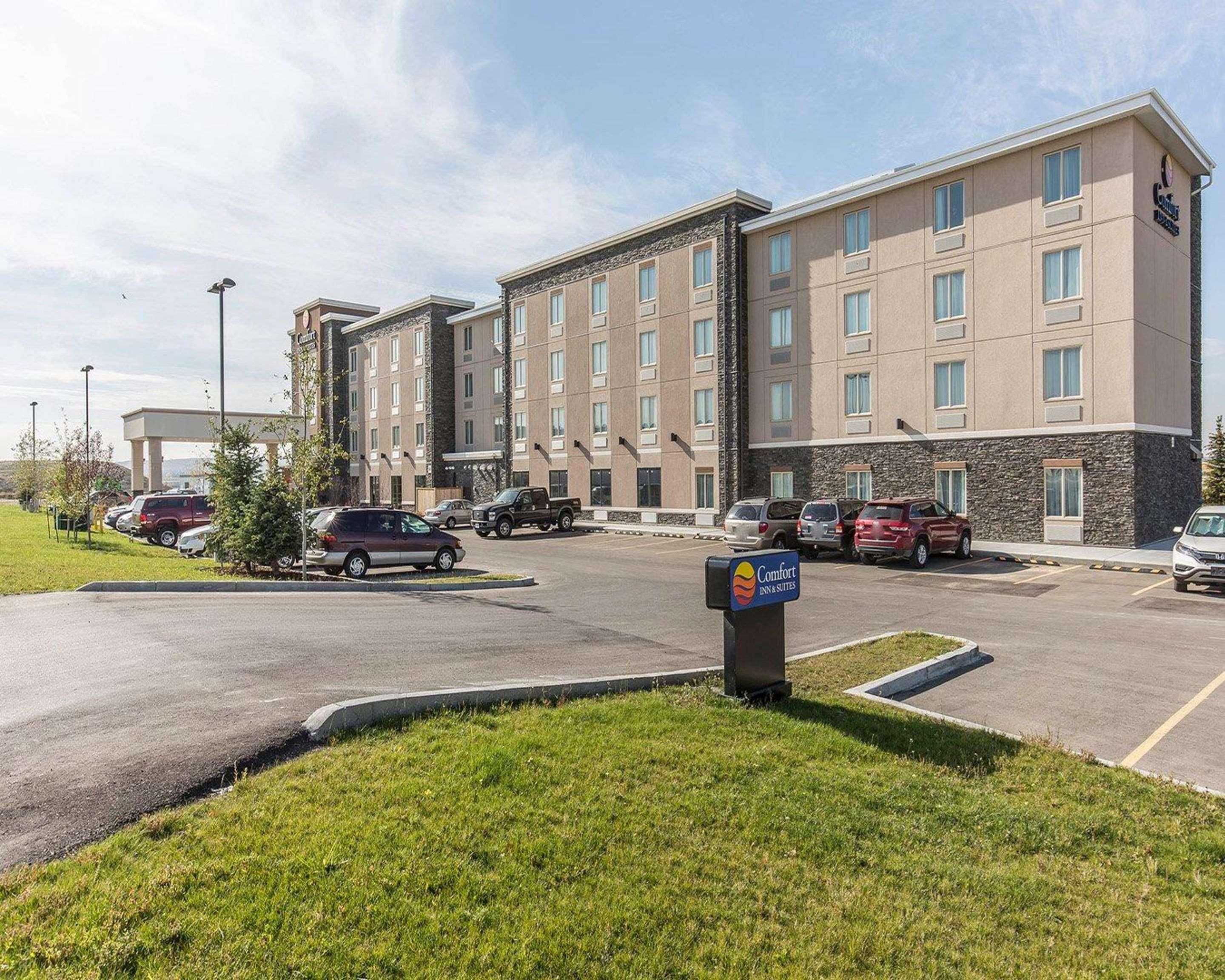 Comfort Inn & Suites Airport North Calgary Bagian luar foto