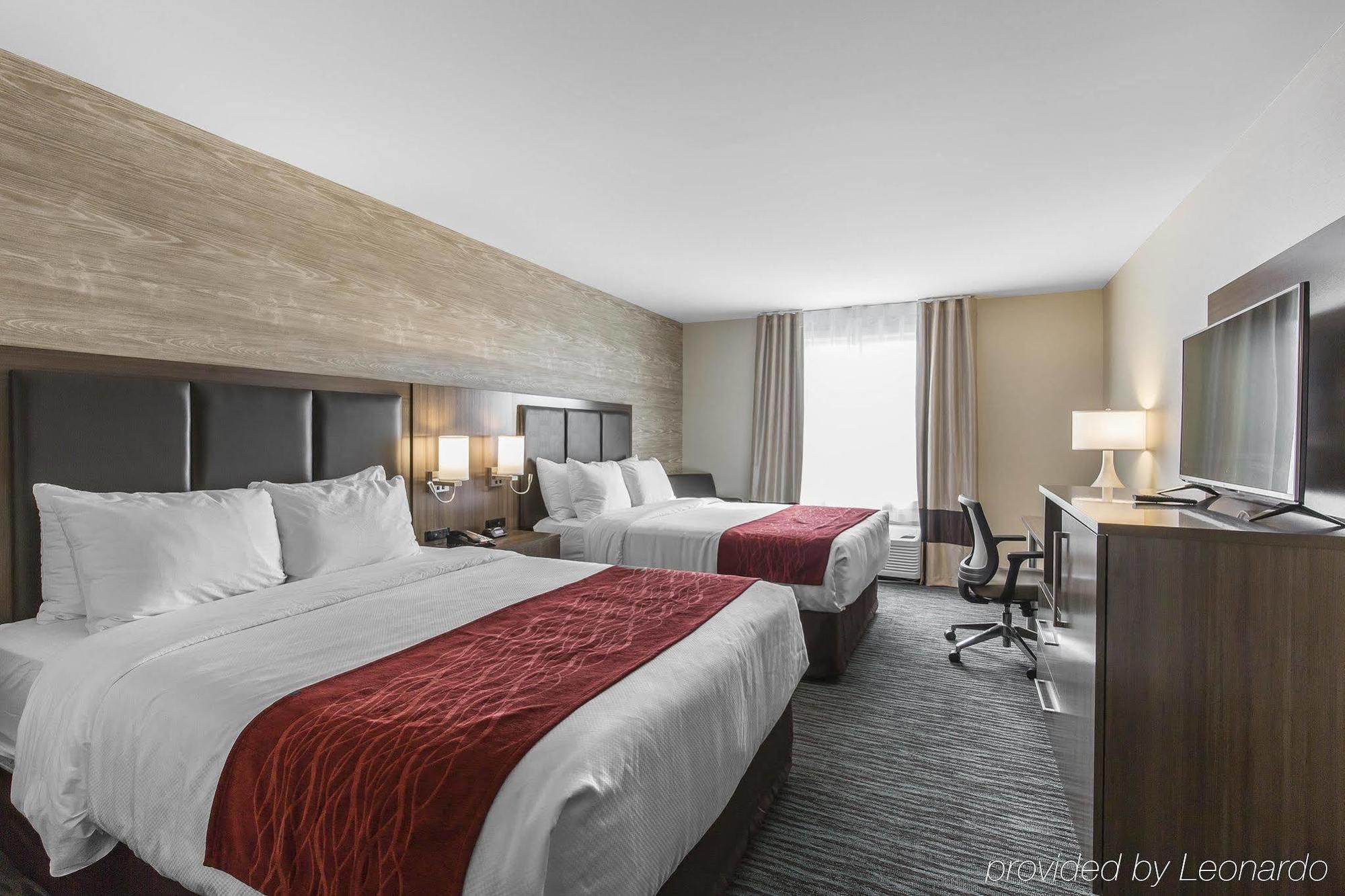 Comfort Inn & Suites Airport North Calgary Bagian luar foto