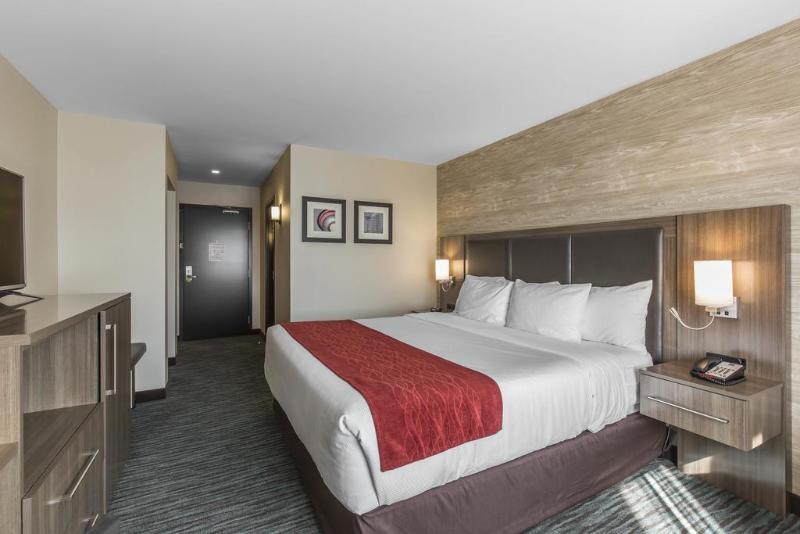 Comfort Inn & Suites Airport North Calgary Bagian luar foto